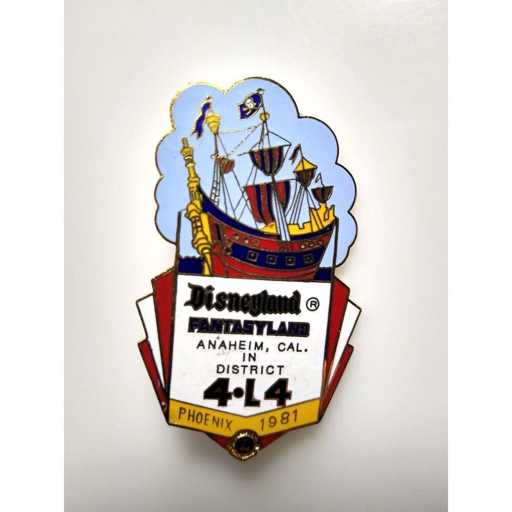 Disney Pinback Enamel Badge Pin Disneyland Fantasyland Pirate Ship Phoenix 1981